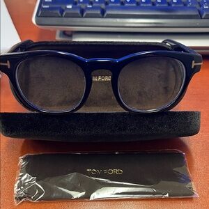 Tom Ford Black Glasses, Velvet Case and Cleaning Cloth TF5543 001 48 21 145